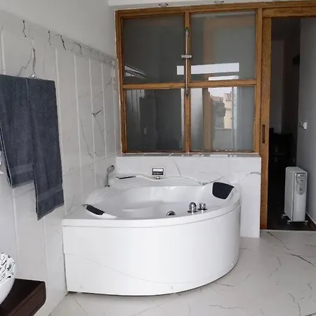 Cental And Quiet Penthouse With Jacuzzi Sofia